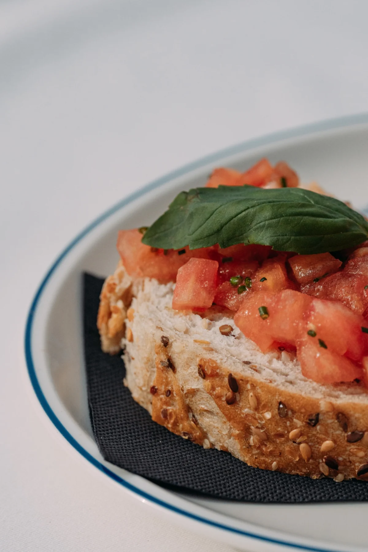 Bruschetta tomate et basilic