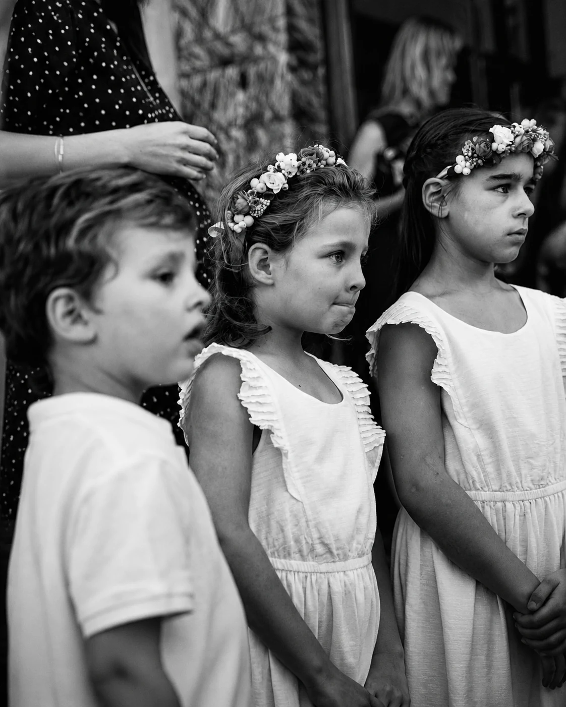 Enfants présents à une cérémonie de mariage