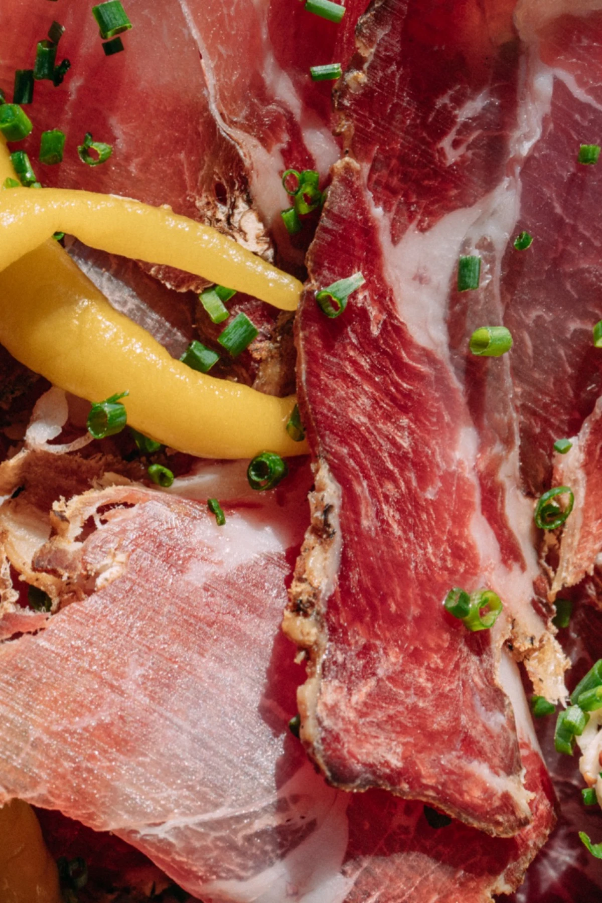 Jambon affiné et condiment