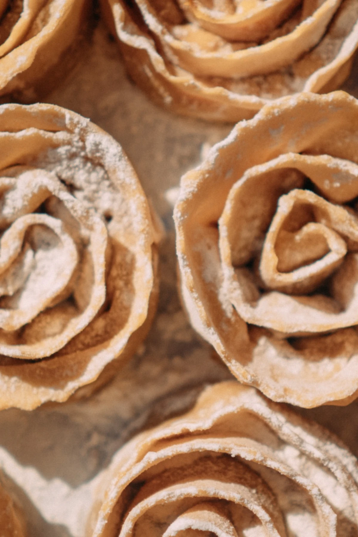 Pâtes fraîches façonnées en roses