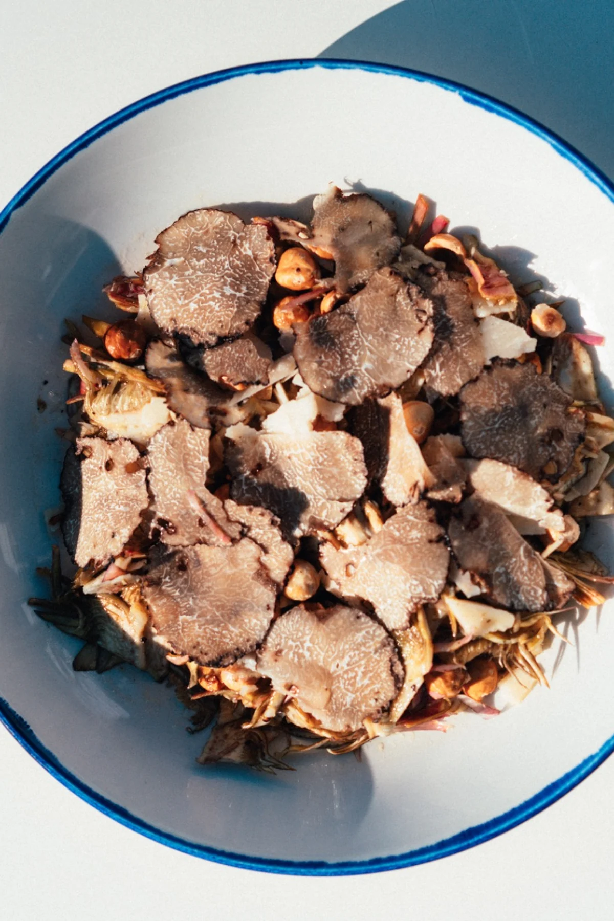 Assiette à la truffe en vue plongeante